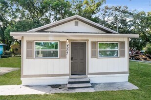 4007 E Osborne Ave in Tampa, FL - Building Photo