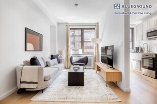 160 E 48th St in New York, NY - Building Photo