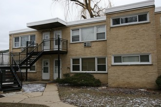 1102 W Hawthorne St in Arlington Heights, IL - Foto de edificio - Building Photo