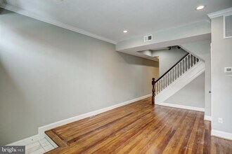 1813 Light St in Baltimore, MD - Foto de edificio - Building Photo