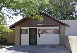 909 6th St NW in Albuquerque, NM - Building Photo - Building Photo