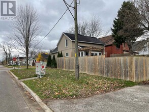 64 Edward St in St Thomas, ON - Building Photo - Building Photo