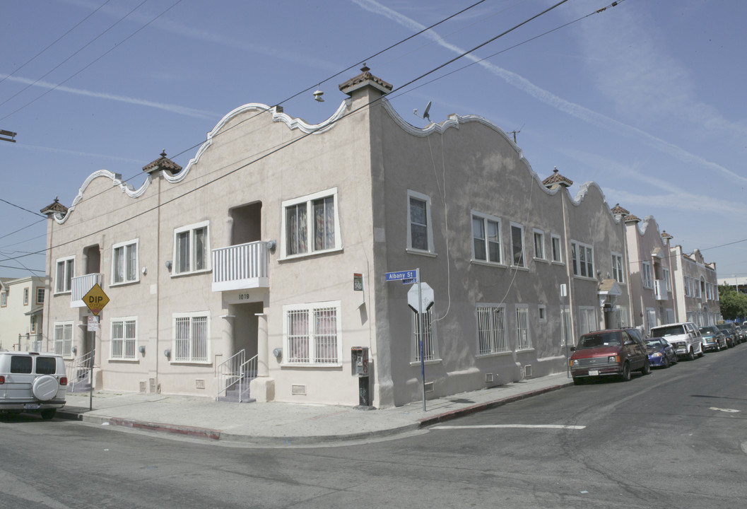 1019 Albany St in Los Angeles, CA - Building Photo