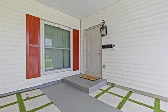 7811 NW 68th Ave in Tamarac, FL - Building Photo - Building Photo