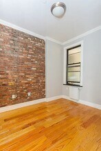 202 E 13th St in New York, NY - Foto de edificio - Building Photo