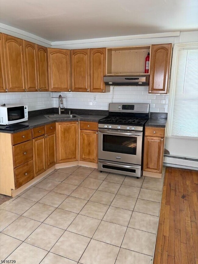 23 Garrison St in Paterson, NJ - Building Photo - Building Photo