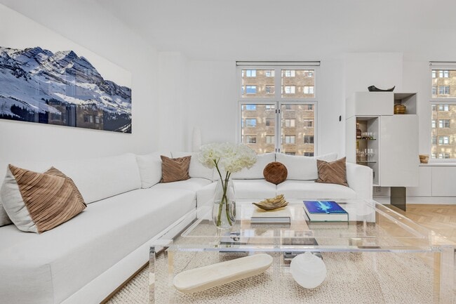 188 E 70th St in New York, NY - Building Photo - Building Photo