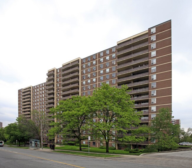 15 La Rose Ave in Toronto, ON - Building Photo - Primary Photo