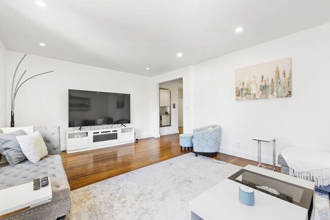 1490 Beacon St in Brookline, MA - Building Photo - Building Photo