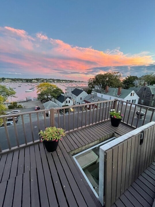 72 Front St in Marblehead, MA - Building Photo