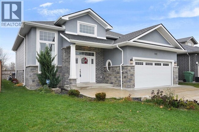 192 Lennox Ave in Essex, ON - Building Photo - Building Photo