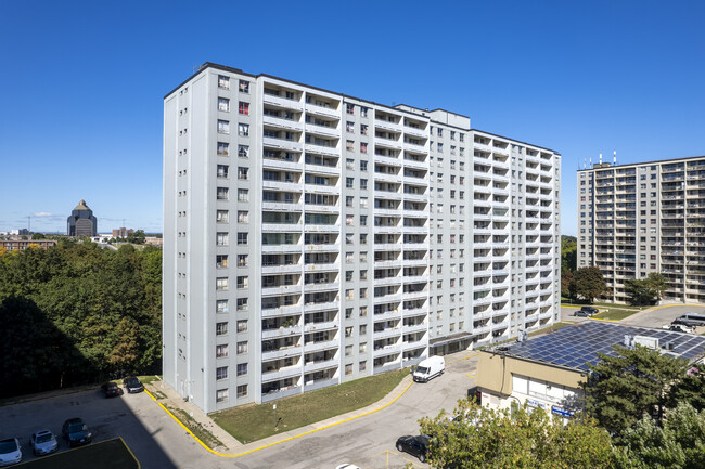 40 Tuxedo Court in Toronto, ON - Building Photo - Building Photo