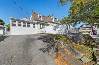 415 Main St, Unit 2 in Medford, MA - Building Photo - Building Photo