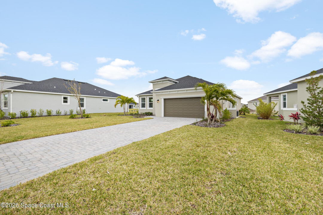 7947 Dobre Wy in Melbourne, FL - Building Photo