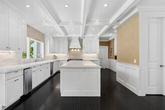 146 Coopers Farm Rd in Southampton, NY - Building Photo - Building Photo
