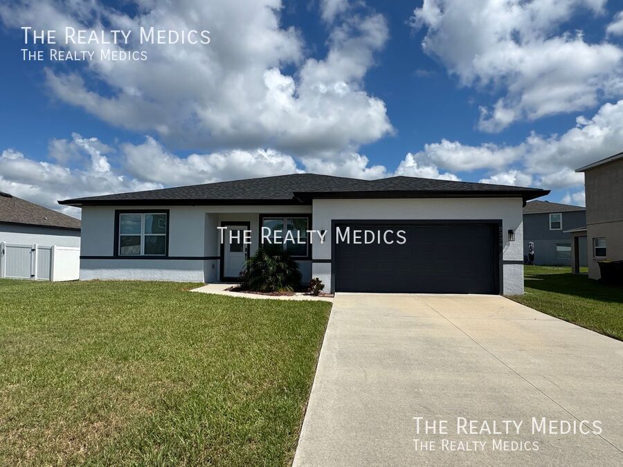 2226 Rock Dr in Poinciana, FL - Building Photo