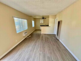 810 W Duarte Rd in Monrovia, CA - Building Photo