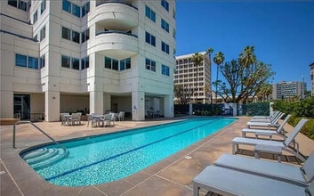 525 E Seaside Way, Unit 502 in Long Beach, CA - Building Photo - Building Photo