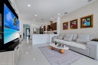 6236 SW 26th St in Miami, FL - Building Photo - Building Photo