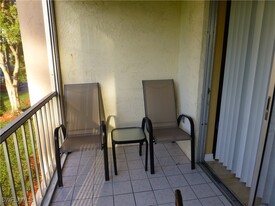 170 Turtle Lake Ct in Naples, FL - Building Photo