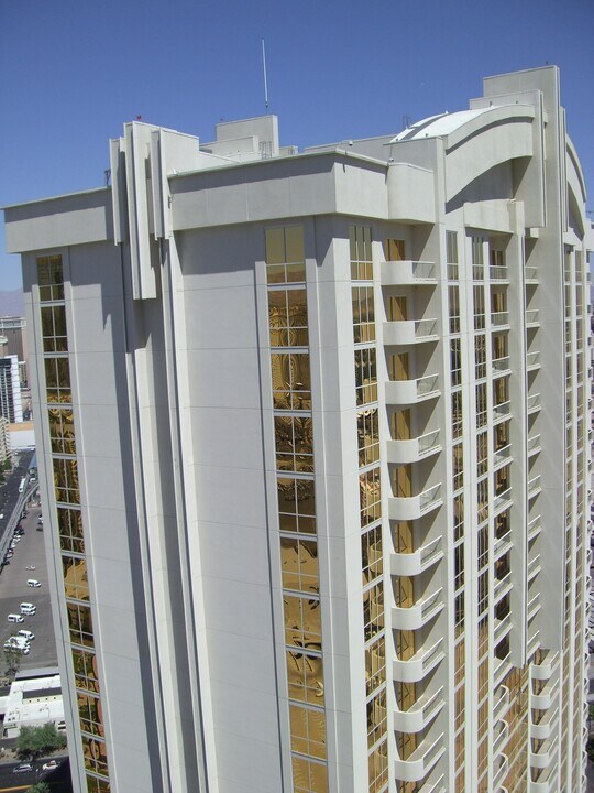 145 Harmon E Ave, Unit 34609 in Las Vegas, NV - Foto de edificio