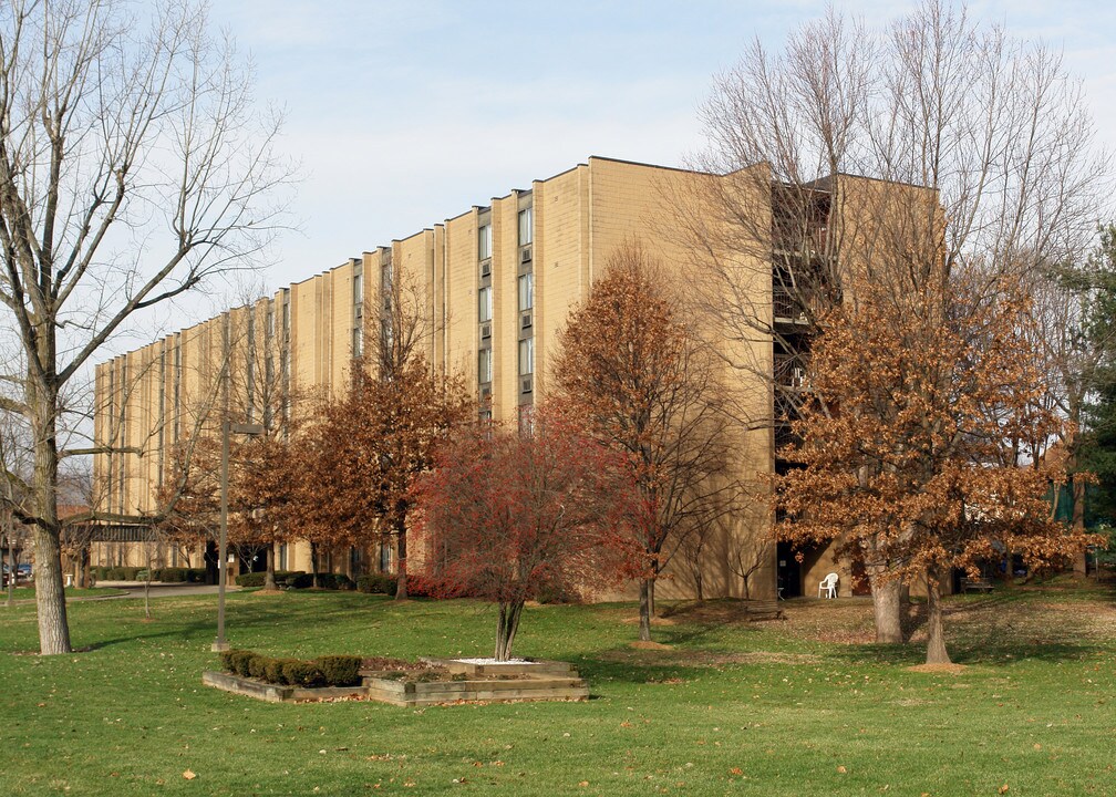 Pleasantview Towers in Vienna, WV - Foto de edificio