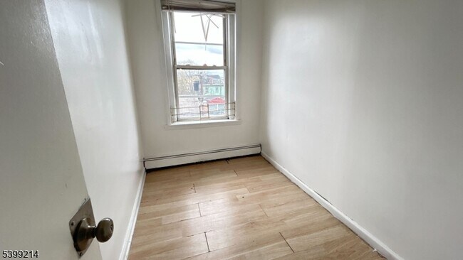 239 S 8th St-Unit -3 in Newark, NJ - Building Photo - Building Photo