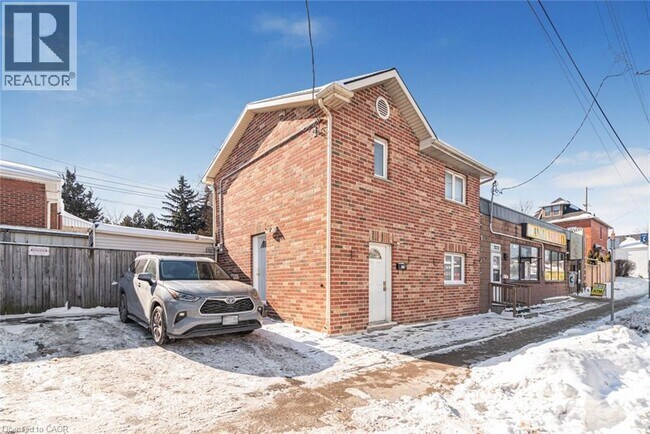 100 Burlington St E in Hamilton, ON - Building Photo - Building Photo
