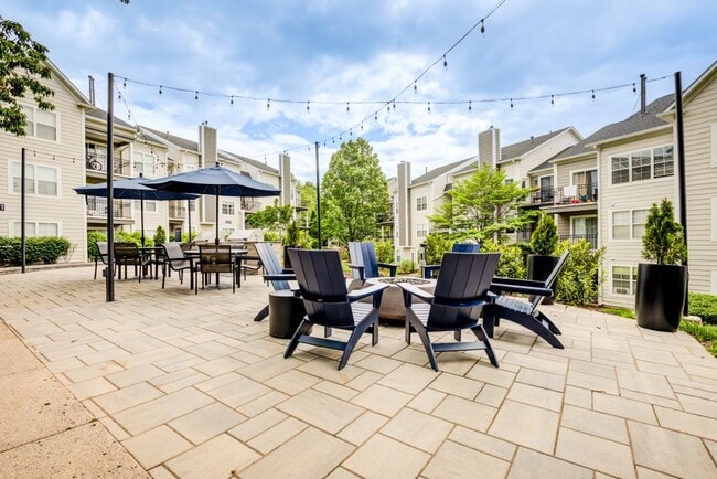 The Knoll at Fair Oaks in Fairfax, VA - Foto de edificio - Building Photo