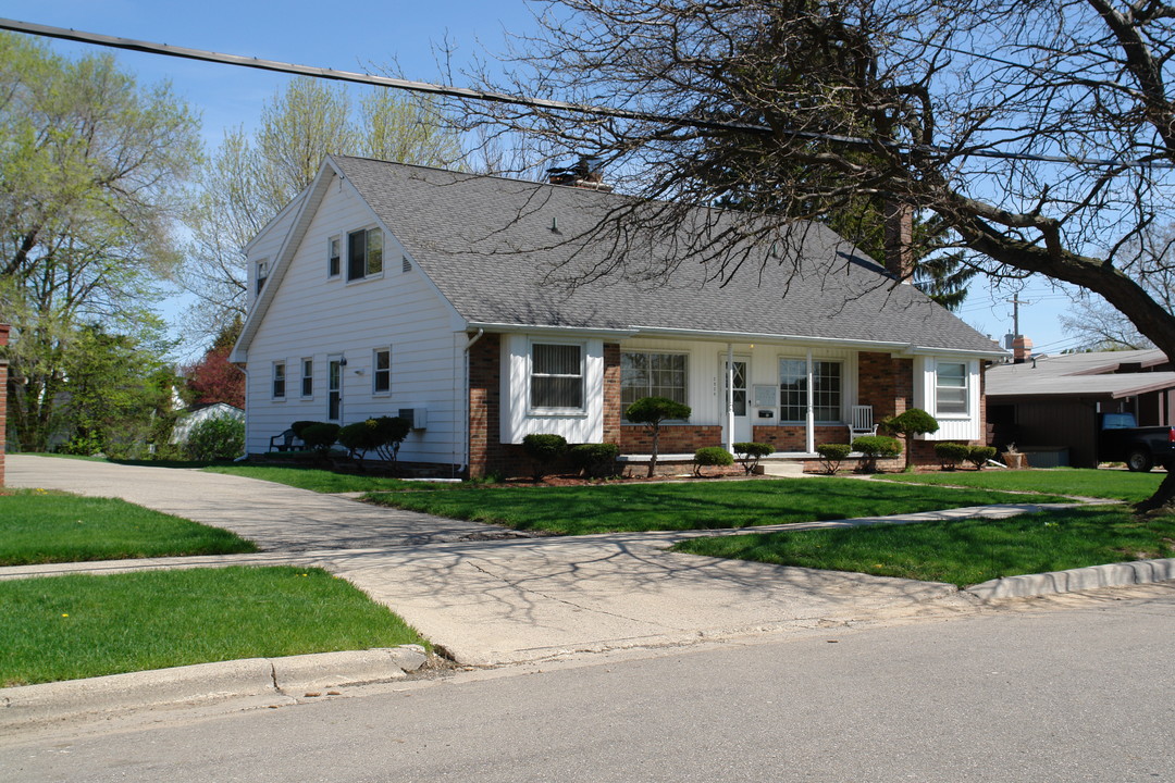 Kimberly Arms Apartments in Lansing, MI - Building Photo