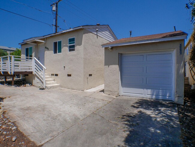 4095 Estrella Ave in San Diego, CA - Building Photo - Building Photo