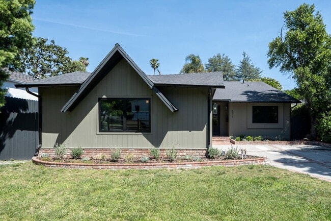 4316 Bellaire Ave in Los Angeles, CA - Foto de edificio - Building Photo