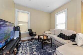 1572 Tremont St, Unit 3 in Boston, MA - Foto de edificio - Building Photo