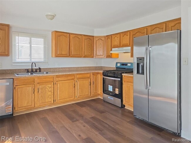 15760 Oakbrook St in Romulus, MI - Building Photo - Building Photo