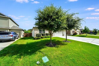 1990 Reserve Wy in New Braunfels, TX - Building Photo - Building Photo