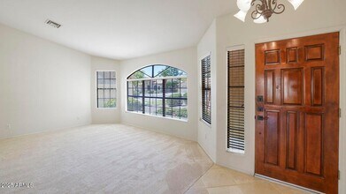 9445 S La Rosa Dr in Tempe, AZ - Building Photo - Building Photo