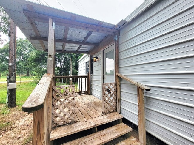 12150 Old County Rd in Willis, TX - Foto de edificio - Building Photo