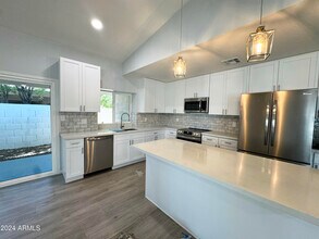 514 W Fellars Dr in Phoenix, AZ - Foto de edificio - Building Photo