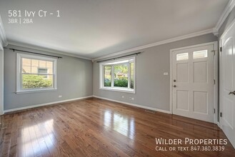 581 Ivy Ct in Lake Forest, IL - Building Photo - Building Photo
