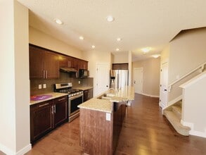 16806-16840 40 St NW in Edmonton, AB - Building Photo - Building Photo