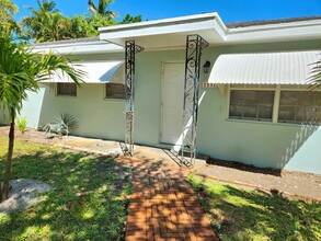 1137 NE 9th Ave in Delray Beach, FL - Building Photo - Building Photo