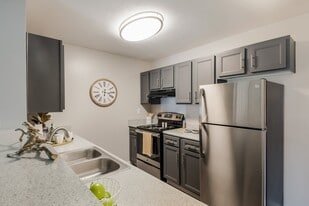 Bayou Landing in Gulfport, MS - Building Photo