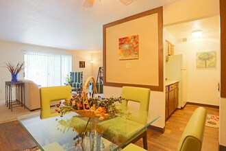 Mission Hill Apartments in Albuquerque, NM - Building Photo - Building Photo