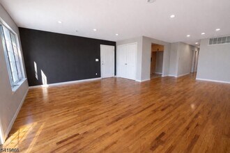 231 N 12th St, Unit 2 in Newark, NJ - Building Photo - Building Photo