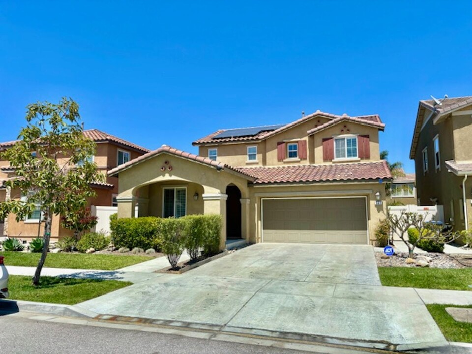 561 Whalen Way in Oxnard, CA - Building Photo