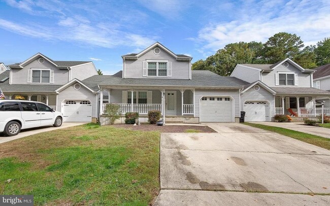 property at 560 Twin Cove Ln