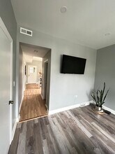 8213 S Houston Ave, Unit 2nd Floor in Chicago, IL - Building Photo - Building Photo