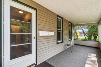 604 E 10th St, Unit First floor Apartment in Duluth, MN - Foto de edificio - Building Photo