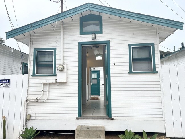 5075 Niagara Ave in San Diego, CA - Building Photo - Building Photo