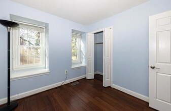 4847 Carriagepark Rd in Fairfax, VA - Foto de edificio - Building Photo